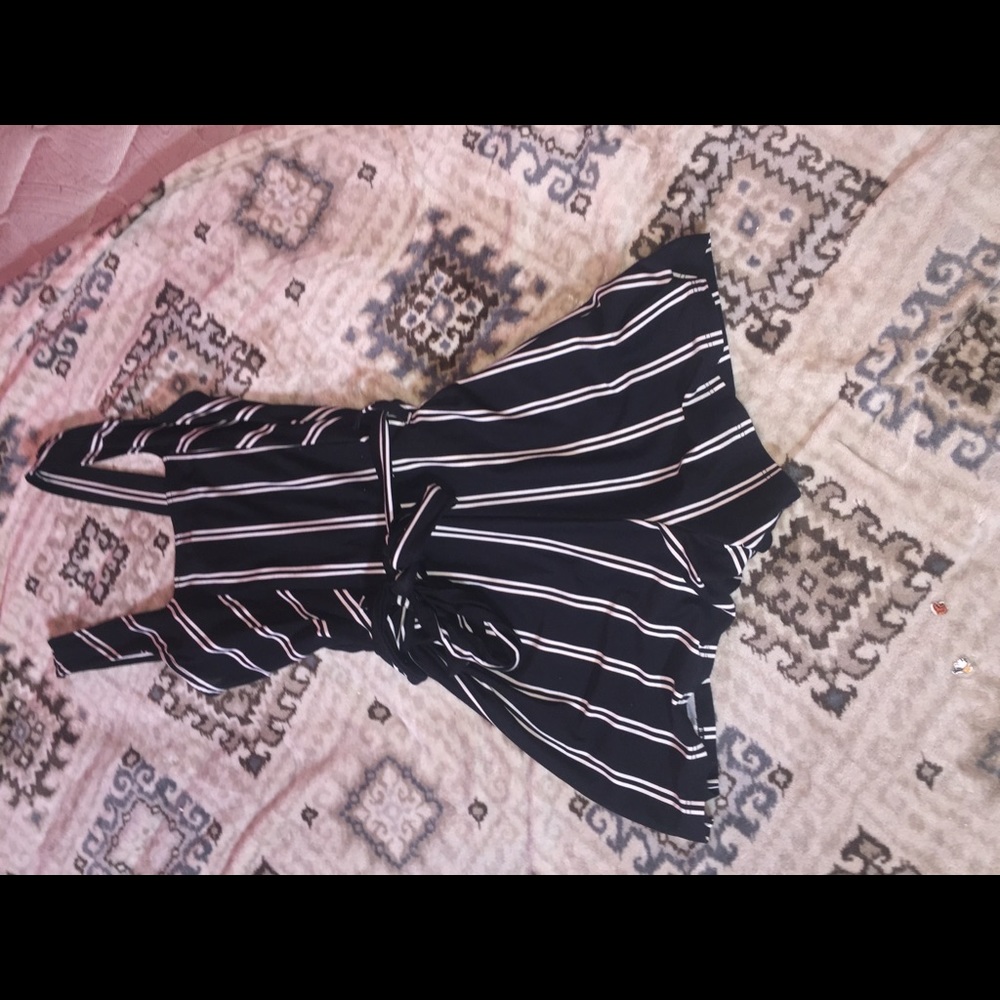 Dress/shorts size small very cutee